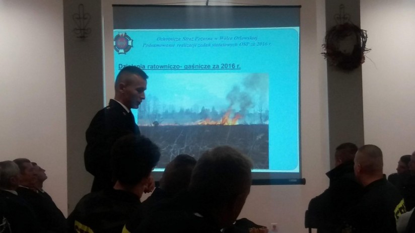 Młodzi druhowie ślubowali na sztandar jednostki - Kliknięcie w obrazek spowoduje wyświetlenie jego powiększenia
