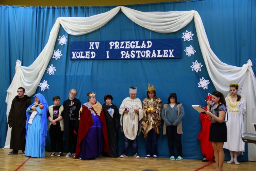 IWalka zła z dobrem podczas XV Przeglądu Zespołów Kolędujących  w SOSW w Krasnymstawie - Kliknięcie w obrazek spowoduje wyświetlenie jego powiększenia