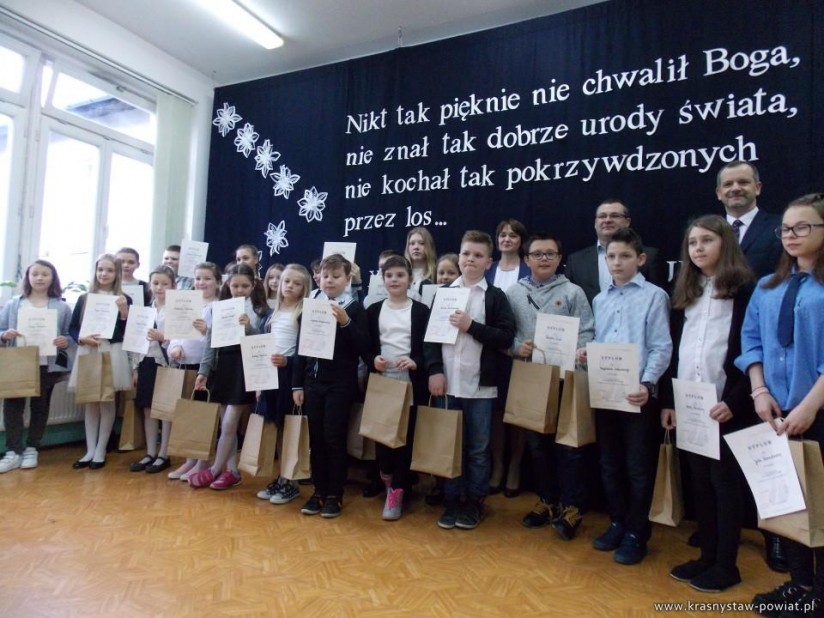 Rozstrzygnięto Powiatowy Konkurs Recytatorski  poezji księdza Jana Twardowskiego. - Kliknięcie w obrazek spowoduje wyświetlenie jego powiększenia
