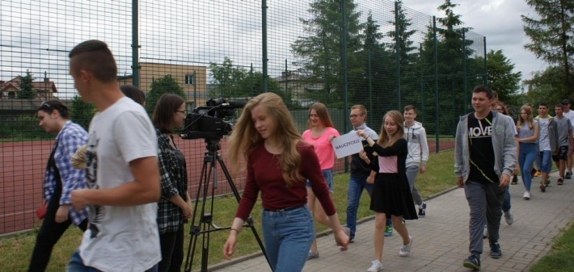 „Norwid” na filmowym spotkaniu w Gimnazjum w Kraśniczynie - Kliknięcie w obrazek spowoduje wyświetlenie jego powiększenia