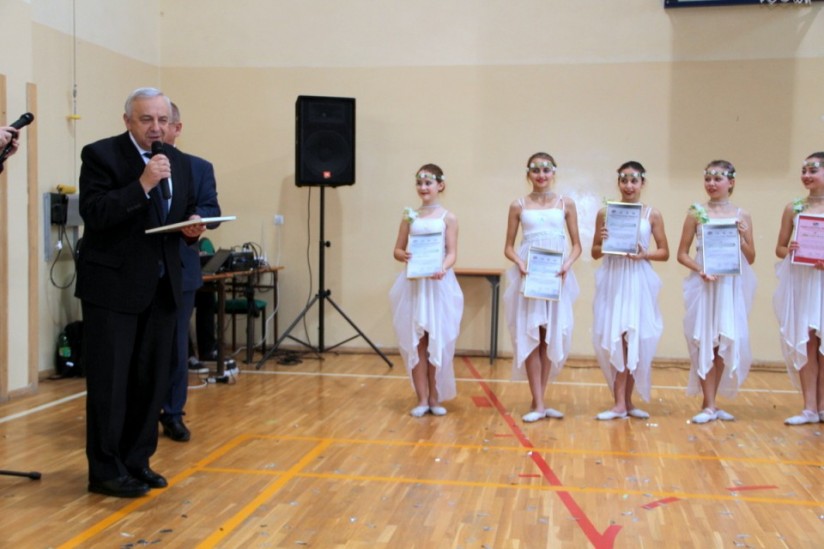 Teatr Tańca „Kwieciste Gwiazdy” w I LO w Krasnymstawie - Kliknięcie w obrazek spowoduje wyświetlenie jego powiększenia