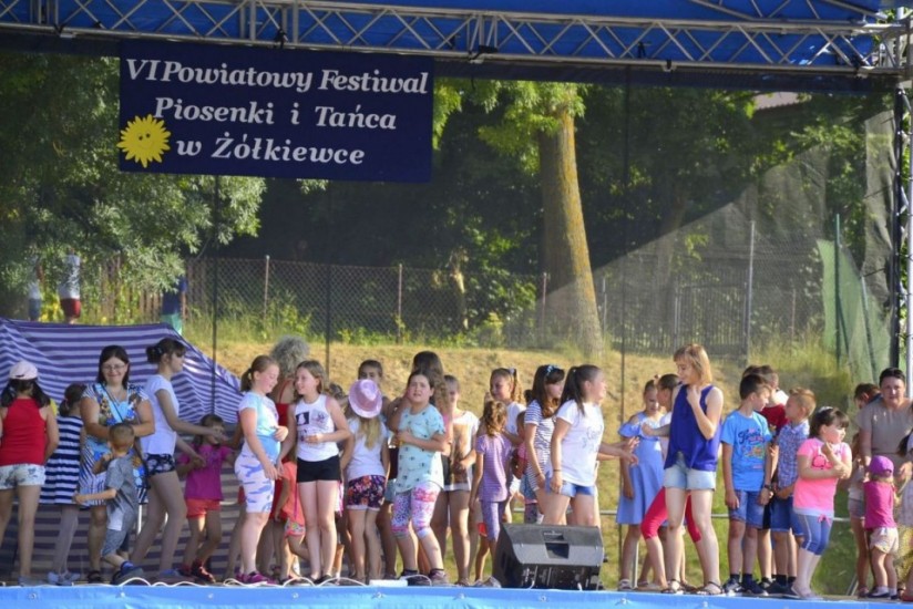Dzień Dziecka i VI Powiatowy Festiwal Piosenki i Tańca w Żółkiewce Dzień Dziecka i VI Powiatowy Festiwal Piosenki i Tańca w Żółkiewce - Kliknięcie w obrazek spowoduje wyświetlenie jego powiększenia